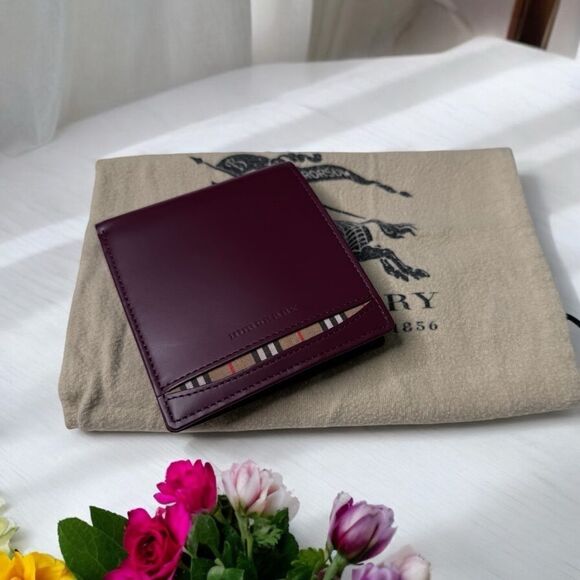 Burberry Bifold Wallet - Picture 1 of 9